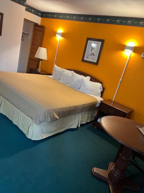 sunrise motel image 16